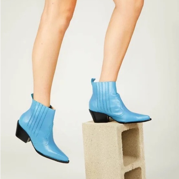 Intentionally Blank Boots - Picture 6 of 8